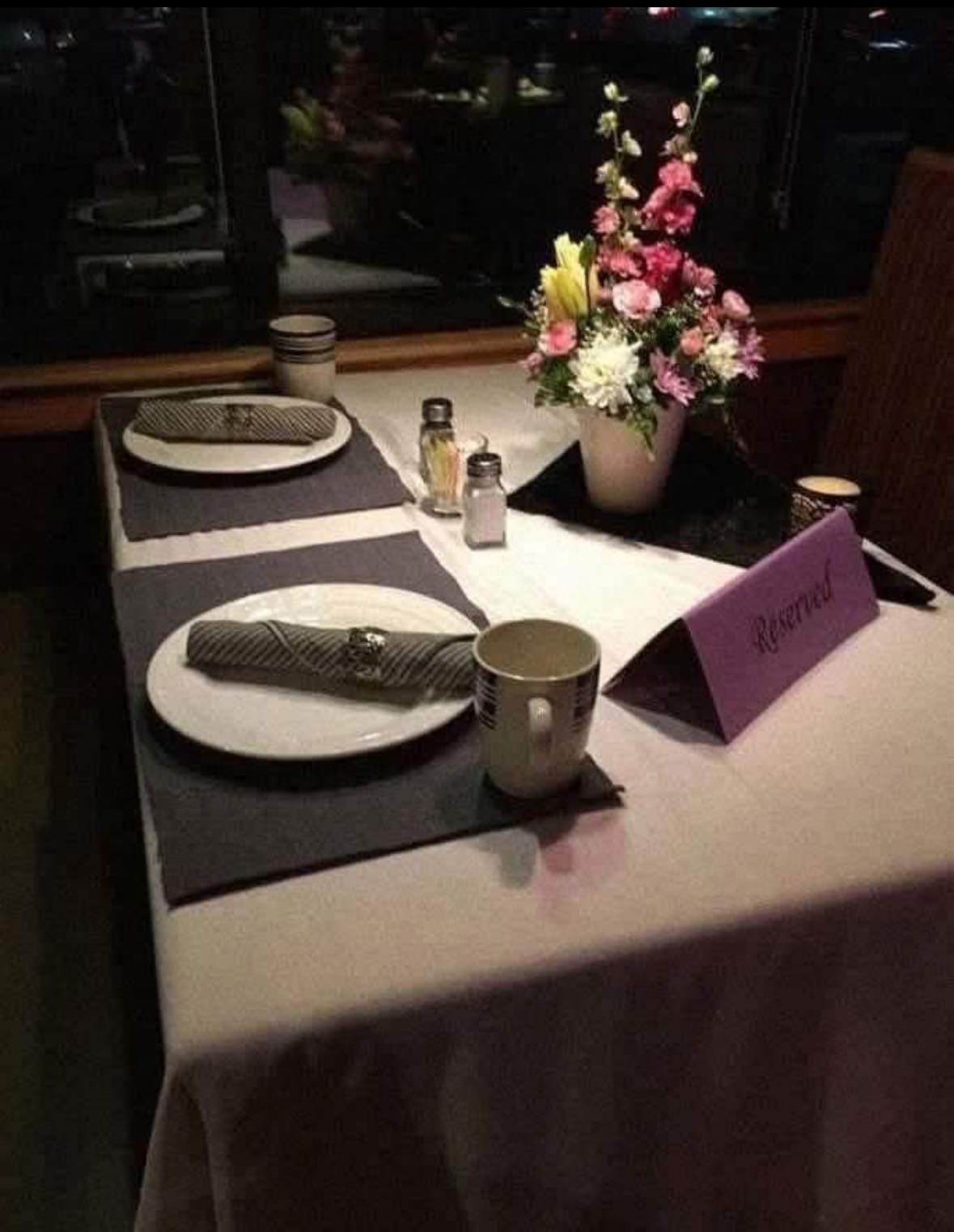 Applebee’s Surprises Local Couple for 91st Birthday With Heartwarming Gesture