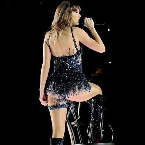 Taylor Swift, 35, is showing off her new boyfriend… and you better sit down, because you might recognize him!