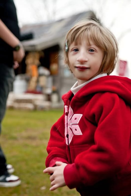 A One-Kilogram Miracle: The Baby Girl Once Called “Thumbelina” — See How She Looks Today